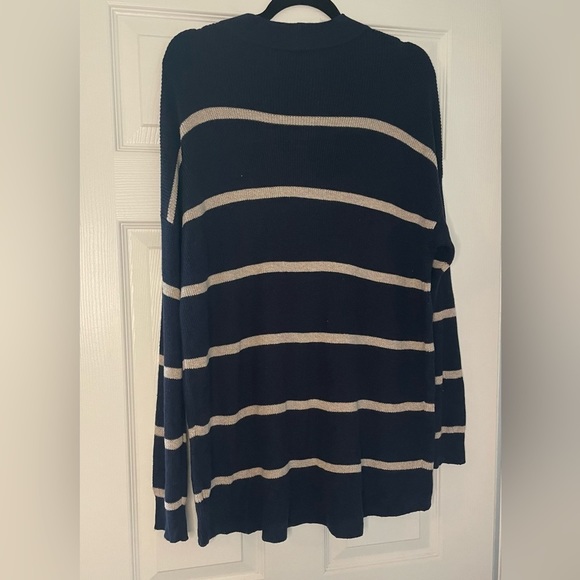 AMERICAN EAGLE Women’s Lightweight striped Sweater Navy and Cream Size M - Picture 2 of 7